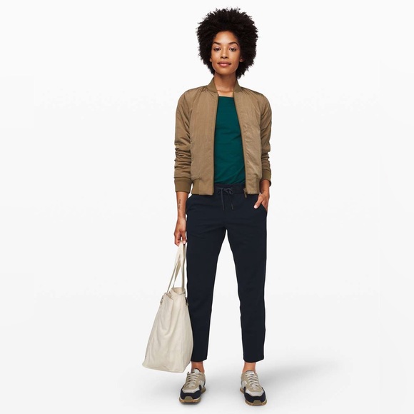 ✨LIKE NEW✨ Lululemon On the Fly 7/8 Pant True Navy | Travel | Gym | Lightweight - Picture 1 of 13